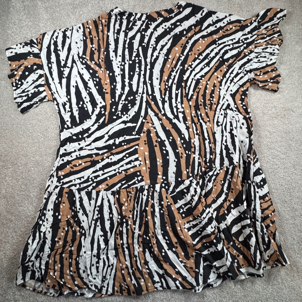 Avenue Womens Plus 22/24 Zebra Animal Print Tiered Button Down Tunic Top NWT - Picture 3 of 7